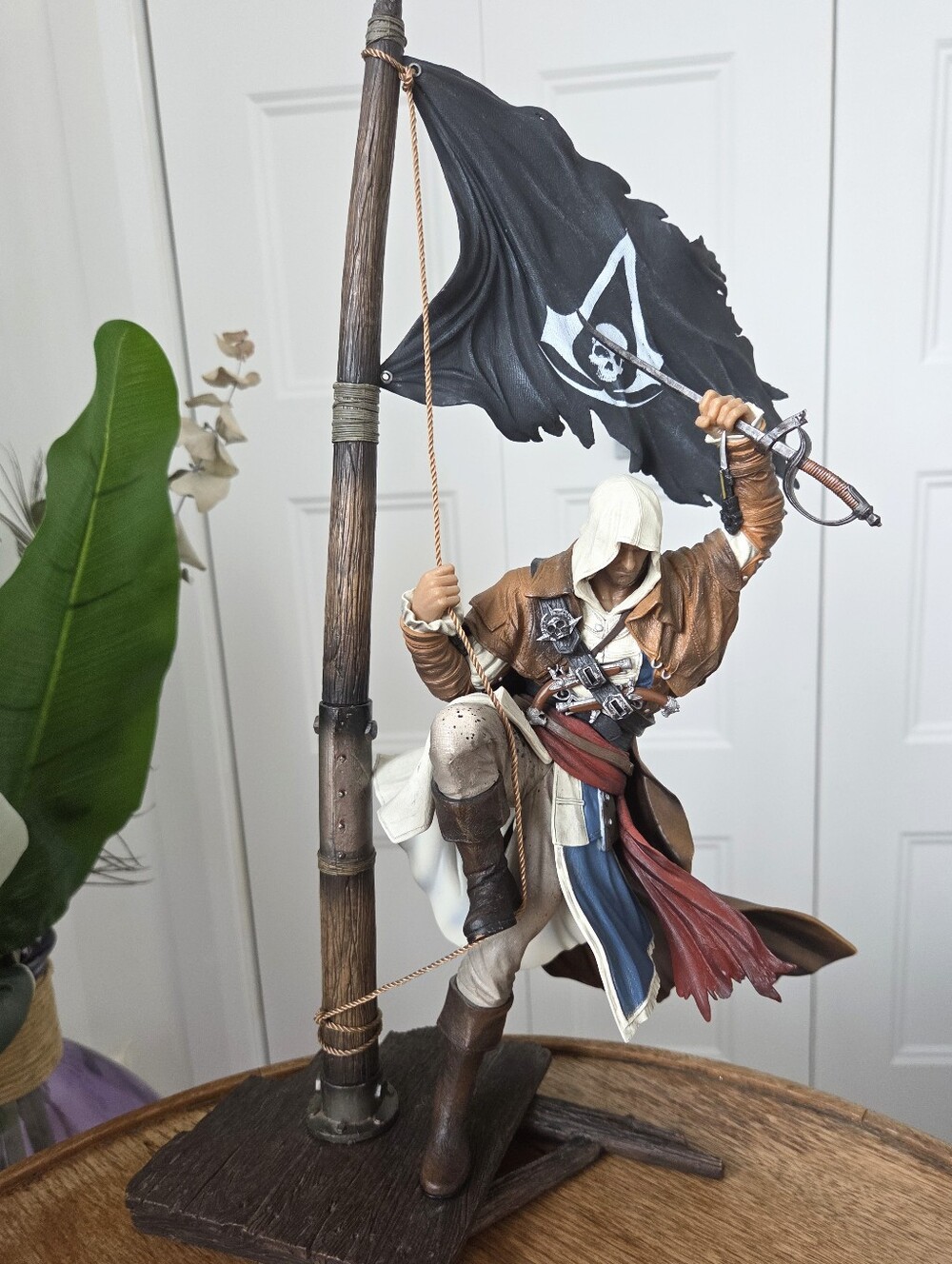 Assassin's Creed Black Flag Collectors Figurine | Ubisoft
